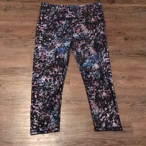 Galaxy Fabletics crop pants